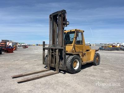 1992 Cat V300 31350 lb Pneumatic Tire Forklift