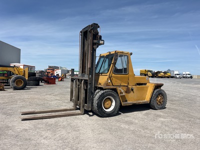 1992 Cat V300 31350 lb Pneumatic Tire Forklift