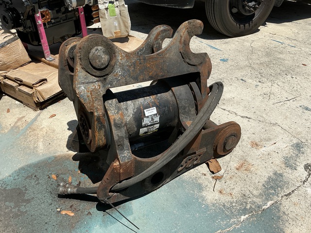 Tag PTA100 10 in Hydraulic Tilting Quick Coupler