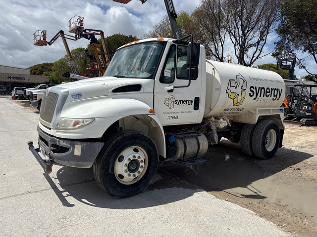 2017 International 4300 2000 gal 4x2 Water Truck 2017 International 4300 2000 gal 4x2 Water Truck