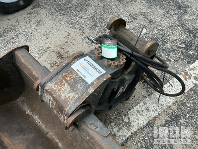 2021 Bobcat PTX4 Hydraulic Tilting Quick Coupler - Fits Excavator