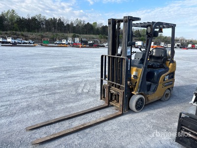 2016 Cat 2C30004 2500 lb Cushion Tire Montacargas