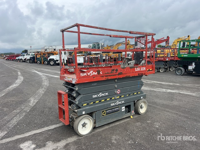 2016 Skyjack SJ III 3226 Electric Scissor Lift