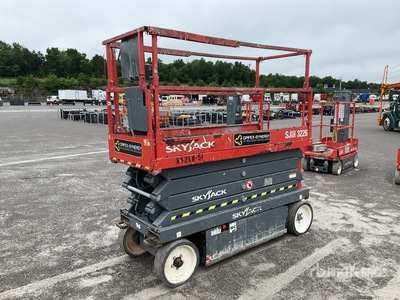 2016 Skyjack SJ III 3226 Electric Scissor Lift