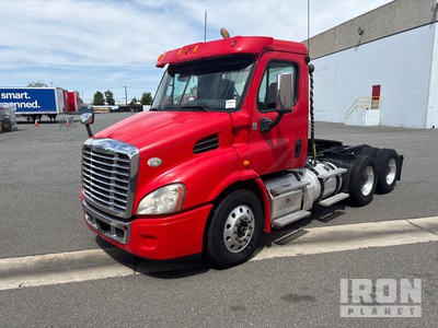 2011 Freightliner CASCADIA 6x4 T/A Sleeper Truck Tractor