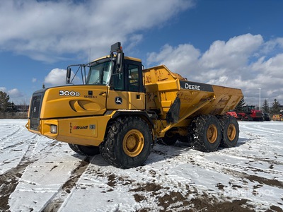 2014 John Deere 300D Series II Camion à benne articulé