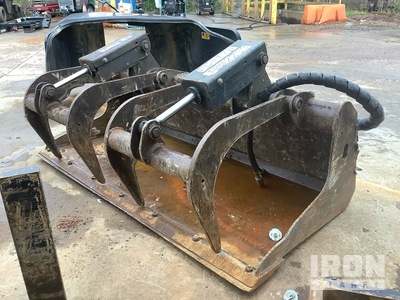 2017 Bobcat 7168340 68 in Skid Steer Grapple Bucket