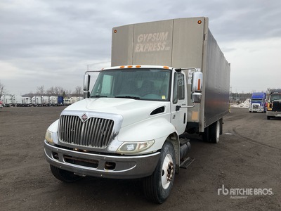 2004 International 4300 SBA 4x2 Curtain Side Truck