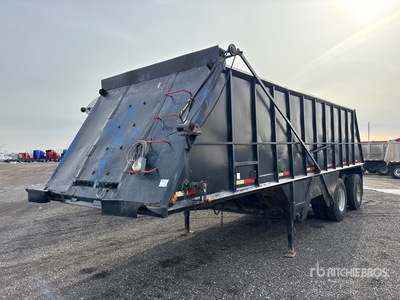 1979 Raglan 26 ft T/A Belly Dump Trailer