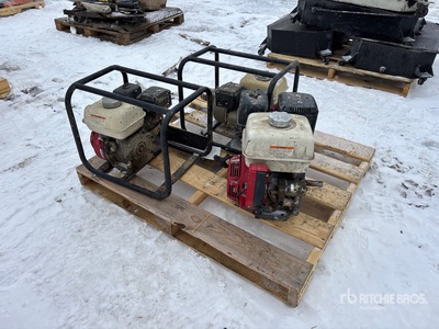 Quantity of (3) Pompe à eau