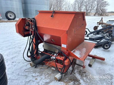 Valmar 240 Fertilizer Applicator