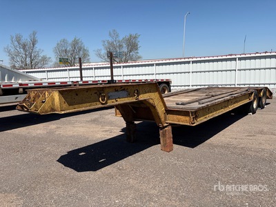 1952 26 ft T/A Equipment Trailer
