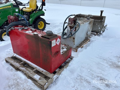 Quantity of (3) 318 L Portable Steel L Shape Réservoir de carburant