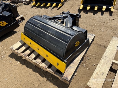Dynamic Entities 42 in Tilting Excavator Bucket - Fits Cat 305/305.5, Komatsu PC45/50/55, Hyundai R55, Hitachi/Deere 50D/G, Case, New Holland, Kobelco SK50, Bobcat E50/341/337 (Unused)