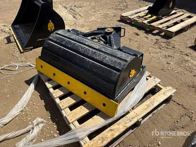 Dynamic Entities 42 in Tilting Excavator Bucket - Fits Cat 305/305.5, Komatsu PC45/50/55, Hyundai R55, Hitachi/Deere 50D/G, Case, New Holland, Kobelco SK50, Bobcat E50/341/337 (Unused)