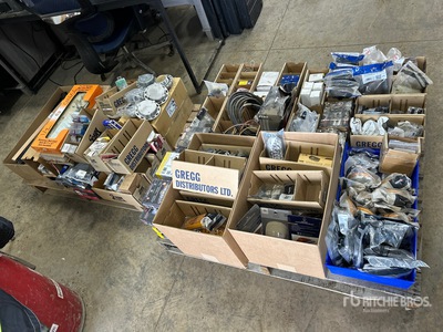 Quantity of (2) Pallets of Truck/Trailer Lights & Accessories قطع غيار الشاحنات