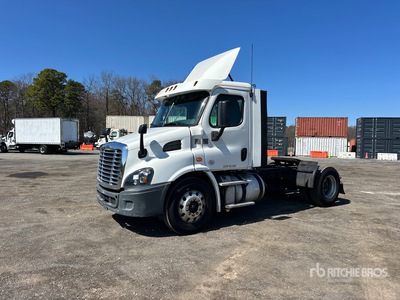 2017 Freightliner Cascadia 113 4x2 S/A Day Cab Truck Tractor