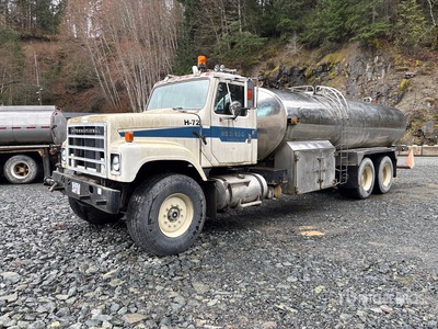 1980 International F2575 3700 gal 6x4 Water vrachtwagen