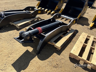 Dynamic Entities Excavator Thumb - Fits Cat 320/321/323, Hyundai R210, Komatsu PC200/220, Deere 160/200/225, Kobelco SK210, Case 210/225, Doosan DX225 (Unused)