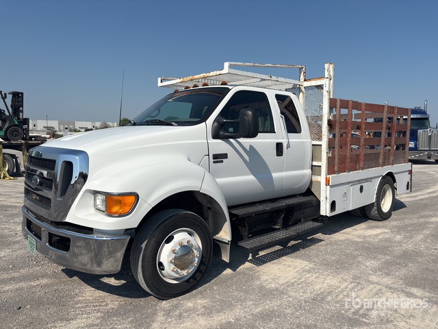 2006 Ford F-650 4x2 Flatbed Truck