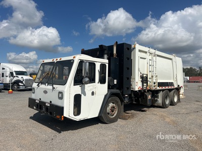 2015 Crane Carrier Company LDT2CC 6x4 Rear Loader Camion de collecte des ordures ménagères