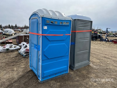Quantity of (2) Toilettes mobiles