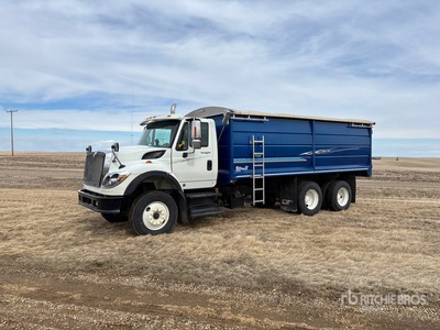 International 7600 6x4 Grain Truck