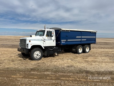 International S2500 6x4 Grain Truck