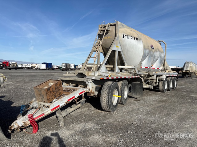 2019 J & L 905 cft 5 Axle Dog Pneumatic Bulk Trailer