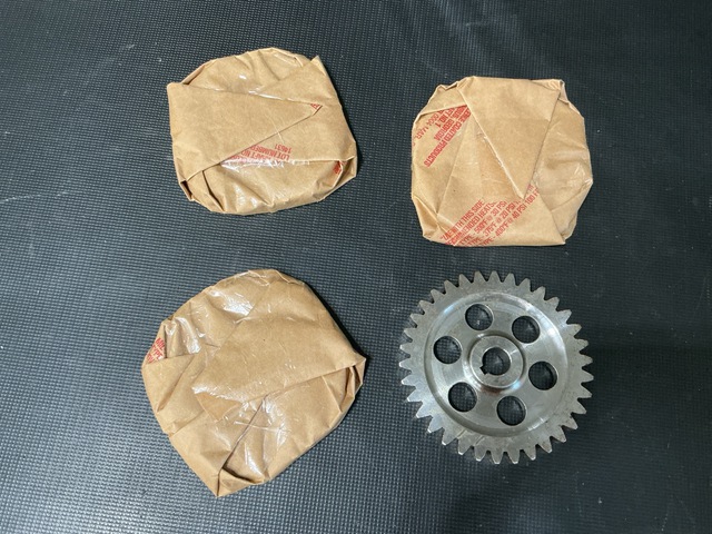 (4) Twin Disc 215834 Spur Gears