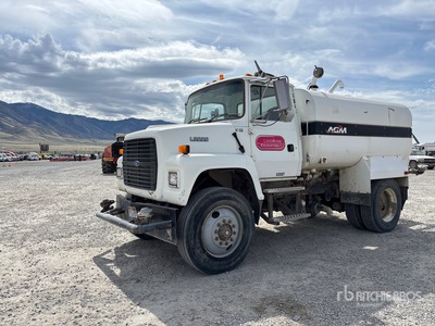 1995 Ford LN8000F 2000 gal 4x2 Water Truck