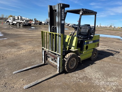 2016 Clark GPS25MB 3700 lb Pneumatic Tire Heftruck