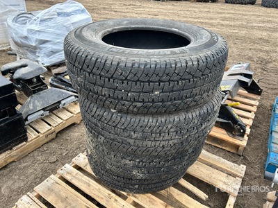 Quantity of (4) Michelin LT265/70R18 Neumáticos