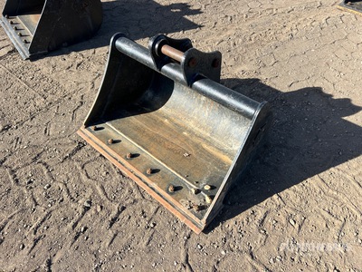 36 in Cleanup Excavator Bucket