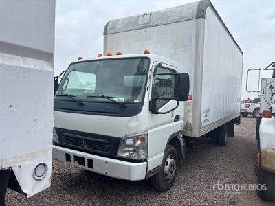 2006 Mitsubishi FE180 4x2 COE Camion fourgon