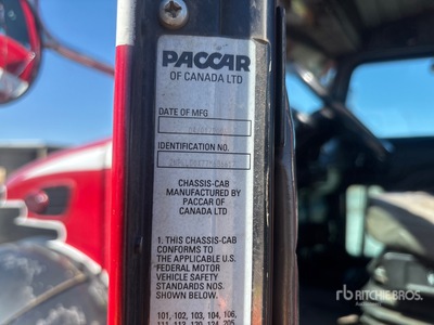 2007 Peterbilt 335 6x4 Portavheiculos