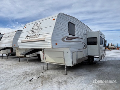 2004 Fleetwood 295QBS Prowler 30 ft 8 in T/A Travel Trailer