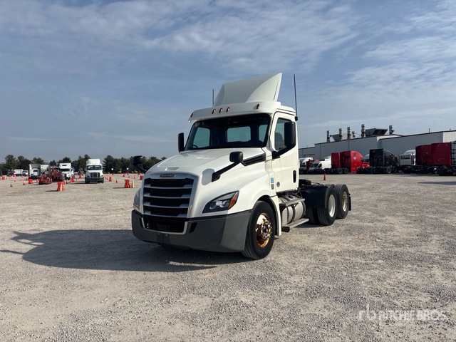2018 Freightliner Cascadia 126 6x4 T/A Day Cab Truck Tractor