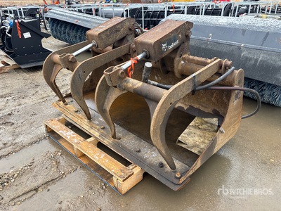 Bobcat 60 in Skid Steer Grapple Bucket