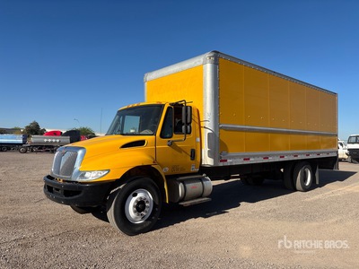 2018 International 4300 4x2 Camion fourgon