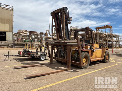 Cat V330B 20000 lb Pneumatic Tire Montacargas (Inoperable)