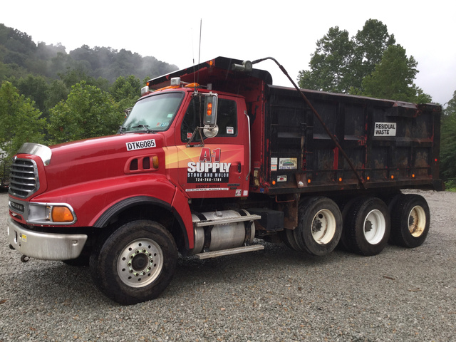 2005 Sterling LT9500 Tri/A Dump Truck 2005 Sterling LT9500 Tri/A Dump Truck