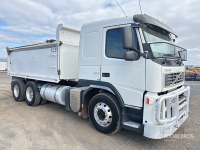 2011 Volvo FM13 6x4 Autocarro ribaltabile 2 assi