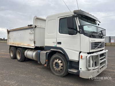2011 Volvo FM13 6x4 T/A Camión dumper
