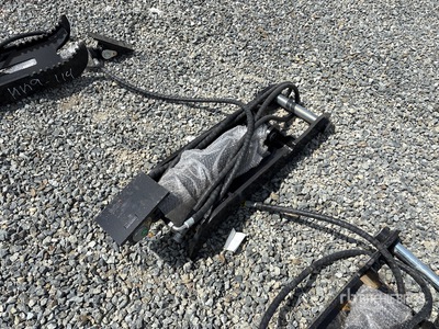 2026 GIYI GY-XJ5T 30 in Hydraulic Excavator Thumb (Unused)