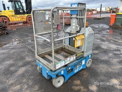 2000 Genie GR15 Vertical Mast Lift (Inoperable)
