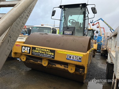 2016 Cat CS54B Walzenzug mit Glattmantelbandage