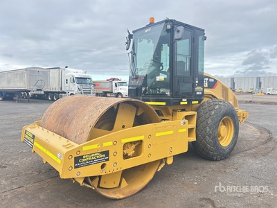 2012 Cat CS56 Compacteur à tambour lisse