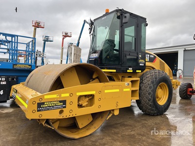 2012 Cat CS56 Walzenzug mit Glattmantelbandage