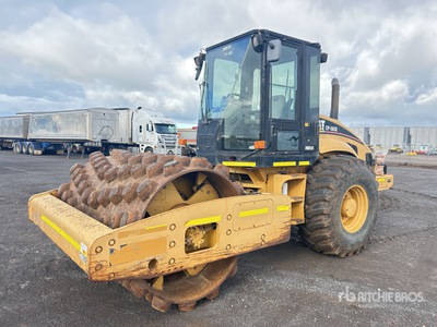 2005 Cat CP-563E Compacteur à tambour à pieds dameurs